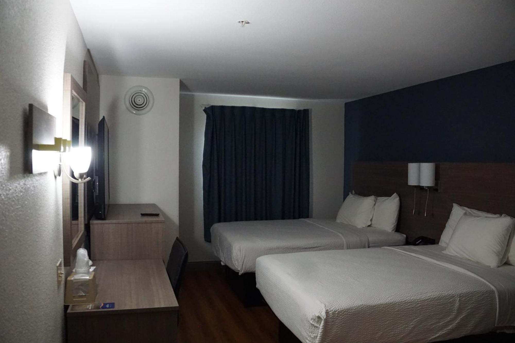 Days Inn By Wyndham Mexico Exterior photo